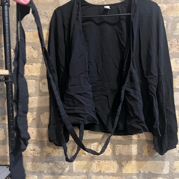 Chic Black Tie-Front Top - Old Navy (Size Medium) - Never Worn! - Picture 2 of 4